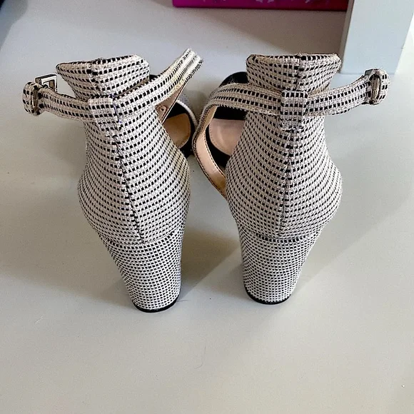 VINCE CAMUTO Sandals VC Corlina Striped Canvas Heels for Women Sz 7 / 37 - Picture 6 of 7